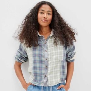 American Eagle cropped flannel plaid shirt